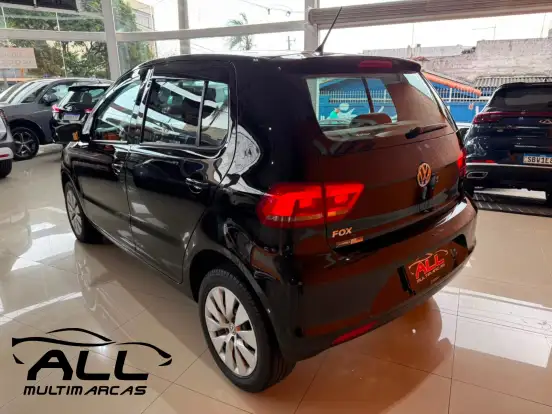 VOLKSWAGEN-FOX-2015