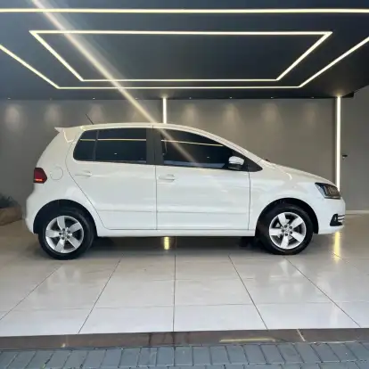 VOLKSWAGEN-FOX-2016