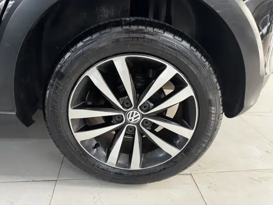 VOLKSWAGEN-FOX-2016