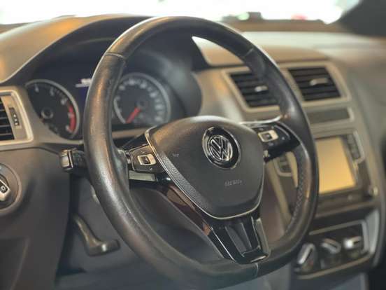 VOLKSWAGEN-FOX-2019