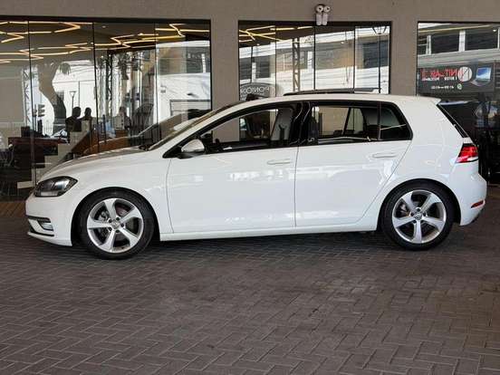 VOLKSWAGEN-GOLF-2017
