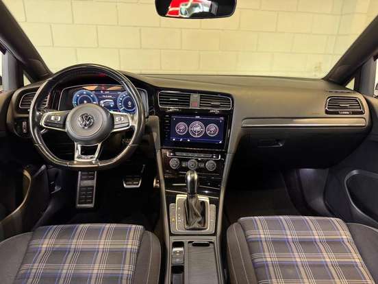 VOLKSWAGEN-GOLF-2019