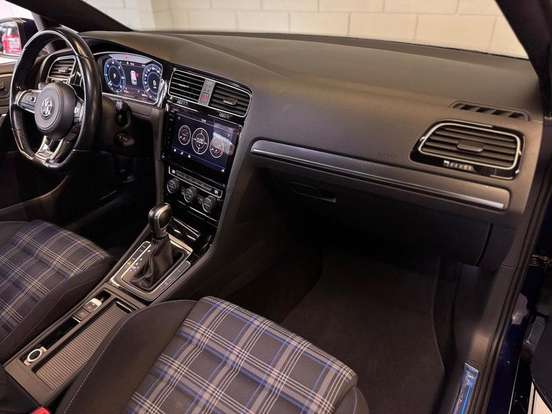 VOLKSWAGEN-GOLF-2019