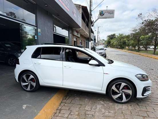 VOLKSWAGEN-GOLF-2019