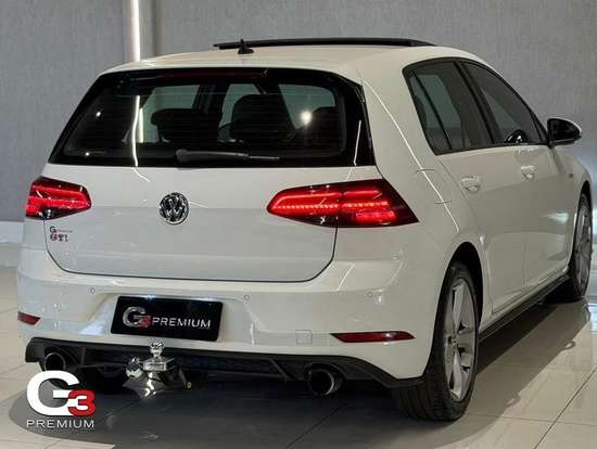 VOLKSWAGEN-GOLF-2018