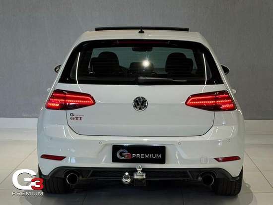 VOLKSWAGEN-GOLF-2018