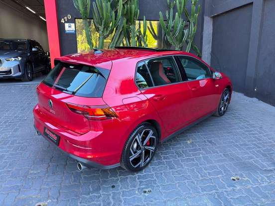 VOLKSWAGEN-GOLF-2026