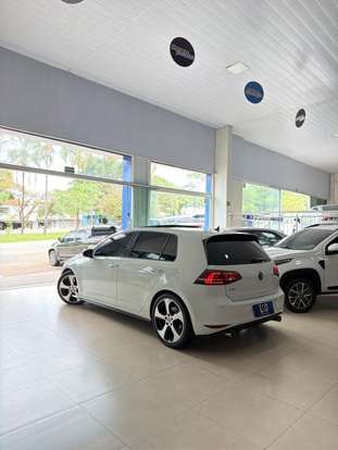 VOLKSWAGEN-GOLF-2017