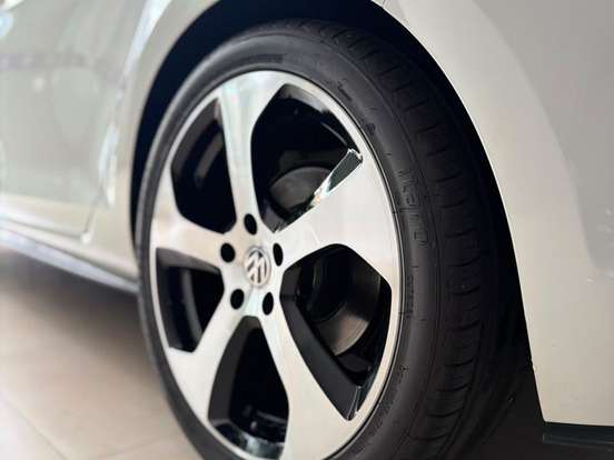 VOLKSWAGEN-GOLF-2.0 TSI GTI 16V TURBO GASOLINA 4P AUTOMÁTICO VOLKSWAGEN-GOLF-2017