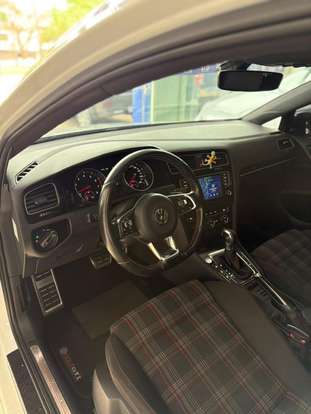 VOLKSWAGEN-GOLF-2017