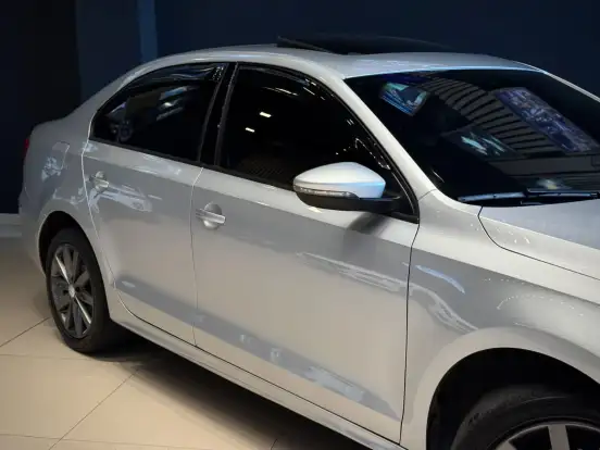 VOLKSWAGEN-JETTA-2013