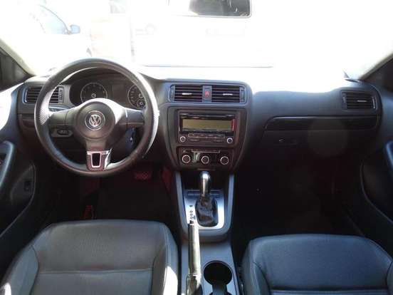 VOLKSWAGEN-JETTA-2.0 COMFORTLINE FLEX 4P TIPTRONIC VOLKSWAGEN-JETTA-2011