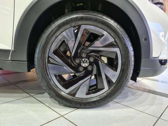 VOLKSWAGEN-NIVUS-1.0 200 TSI TOTAL FLEX HIGHLINE AUTOMÁTICO VOLKSWAGEN-NIVUS-2025