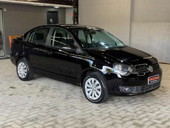 VOLKSWAGEN-POLO SEDAN-2013