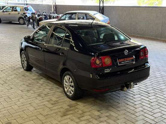 VOLKSWAGEN-POLO SEDAN-2013