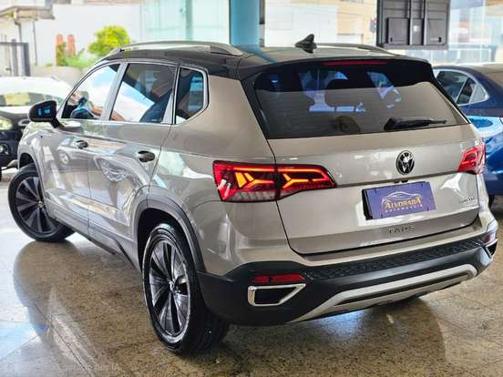 VOLKSWAGEN-TAOS-2021