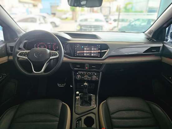 VOLKSWAGEN-TAOS-2021