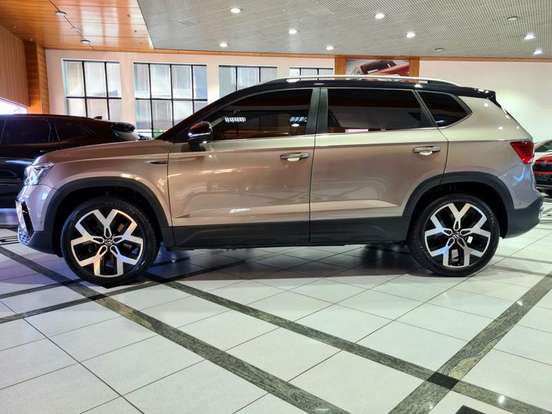 VOLKSWAGEN-TAOS-2024