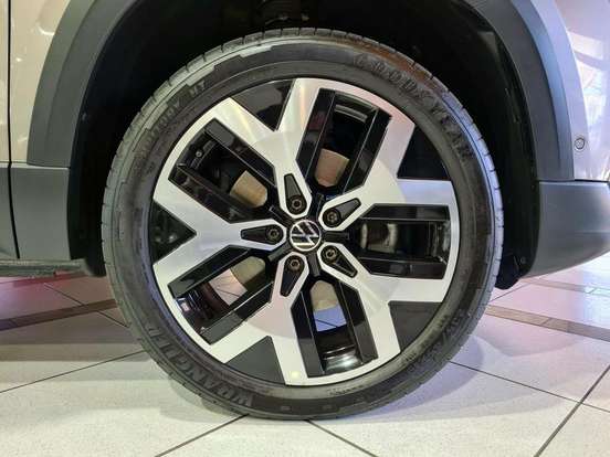 VOLKSWAGEN-TAOS-2024