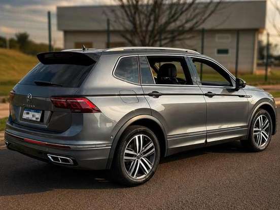 VOLKSWAGEN-TIGUAN-2.0 300 TSI GASOLINA ALLSPACE R-LINE AUTOMÁTICO VOLKSWAGEN-TIGUAN-2023