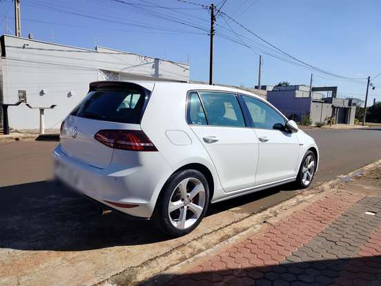 VOLKSWAGEN-GOLF-2015