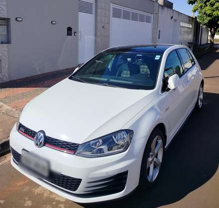 VOLKSWAGEN-GOLF-2015