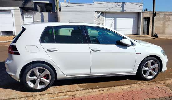 VOLKSWAGEN-GOLF-2015