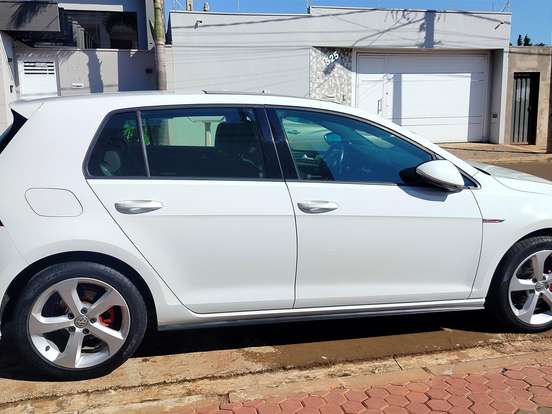 VOLKSWAGEN-GOLF-2.0 TSI GTI 16V TURBO GASOLINA 4P AUTOMÁTICO VOLKSWAGEN-GOLF-2015