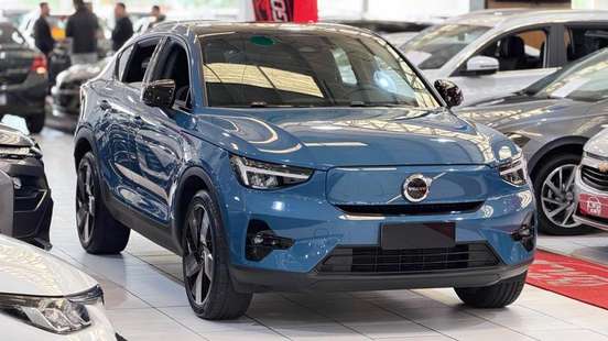 VOLVO-C40-2023