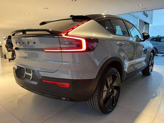 VOLVO-EC40-P8 RECHARGE TWIN ELECTRIC ULTRA BLACK EDITION AWD VOLVO-EC40-2026