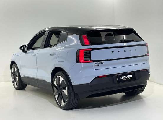 VOLVO-EX30-2024