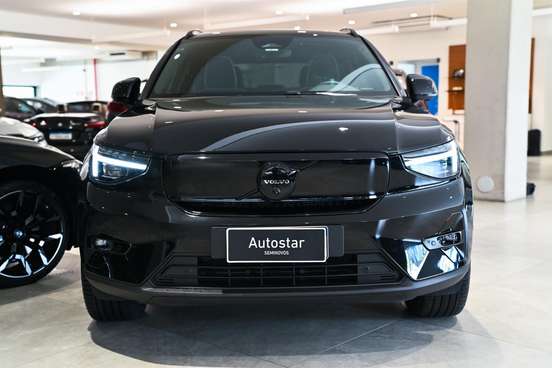 VOLVO-EX40-2025