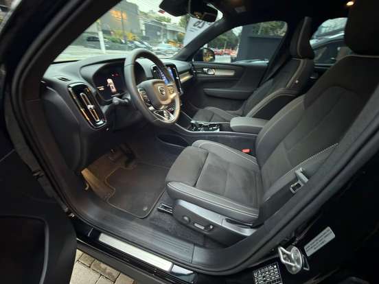 VOLVO-EX40-P8 RECHARGE TWIN ELECTRIC ULTRA BLACK EDITION AWD VOLVO-EX40-2025