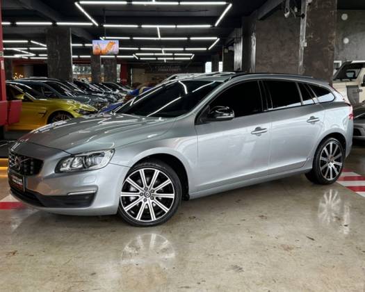 VOLVO V60 2.0 T5 MOMENTUM TURBO GASOLINA 4P AUTOMÁTICO