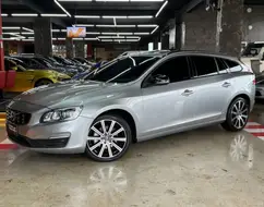 VOLVO V60 2.0 T5 MOMENTUM TURBO GASOLINA 4P AUTOMÁTICO VOLVO V60 2.0 T5 MOMENTUM TURBO GASOLINA 4P AUTOMÁTICO