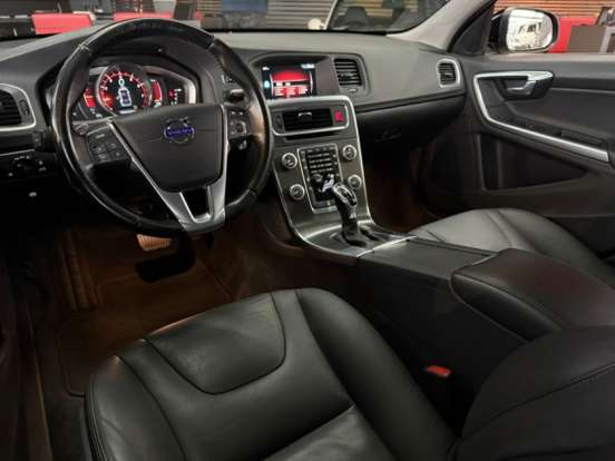 VOLVO-V60-2.0 T5 MOMENTUM TURBO GASOLINA 4P AUTOMÁTICO VOLVO-V60-2016
