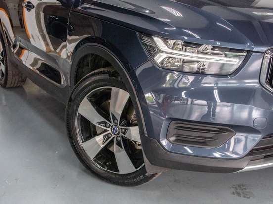 VOLVO-XC40-2021