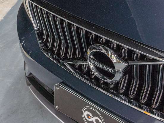 VOLVO-XC40-2021