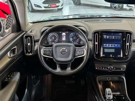 VOLVO-XC40-2020
