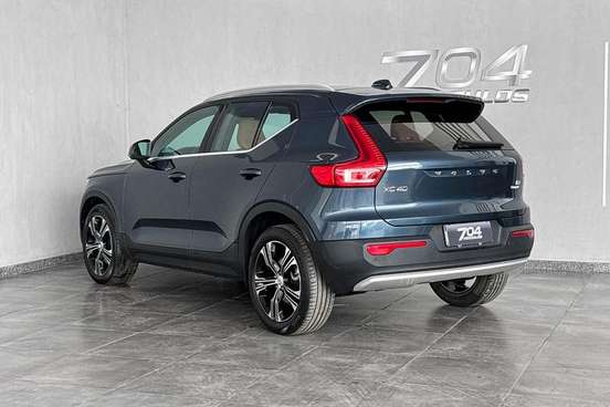 VOLVO-XC40-2020