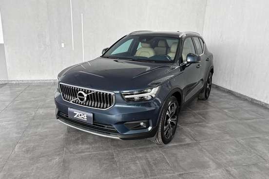 VOLVO-XC40-2020