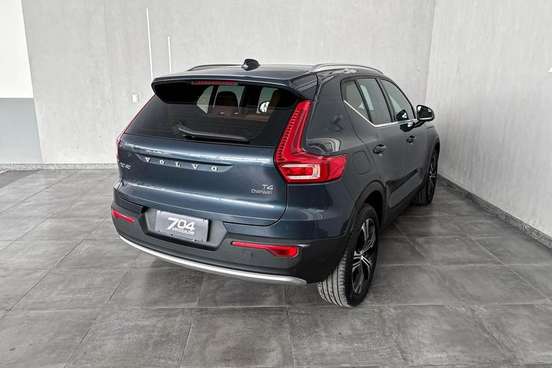 VOLVO-XC40-2020