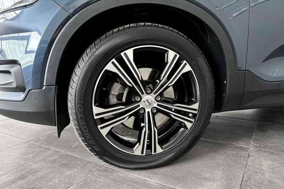 VOLVO-XC40-2020