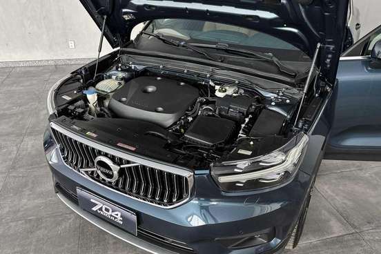 VOLVO-XC40-2020