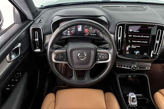 VOLVO-XC40-2020