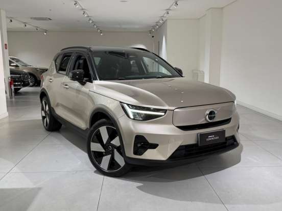 VOLVO-XC40-2022