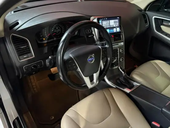 VOLVO-XC60-2014