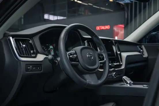 VOLVO-XC60-2021