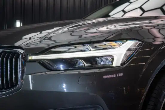 VOLVO-XC60-2021