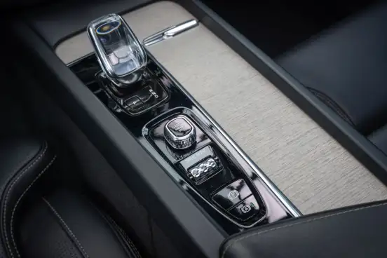 VOLVO-XC60-2021